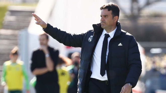 Alberto Toril dirigiendo un partido del Real Madrid Femenino Alberto Toril dirigiendo un partido del Real Madrid Femenino