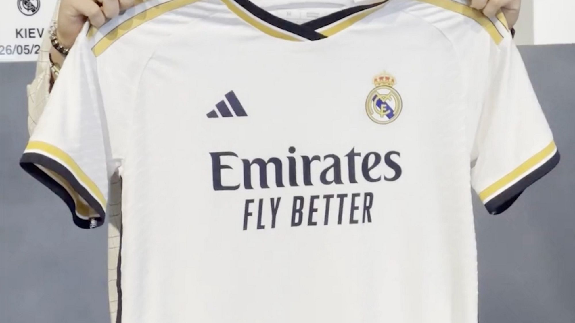 Oficial nuevo fichaje en el Real Madrid para la defensa y es internacional