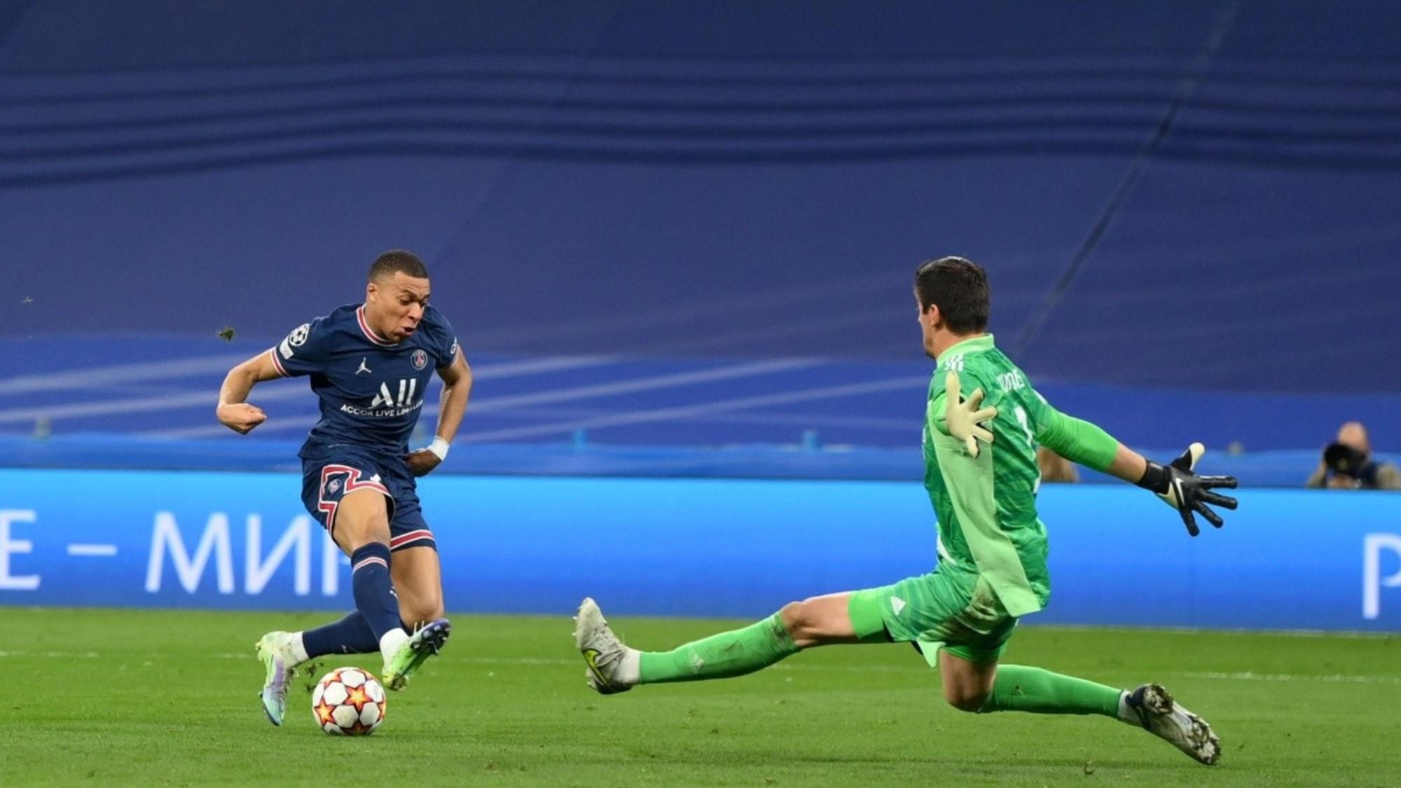 Thibaut Courtois y Kylian Mbappé