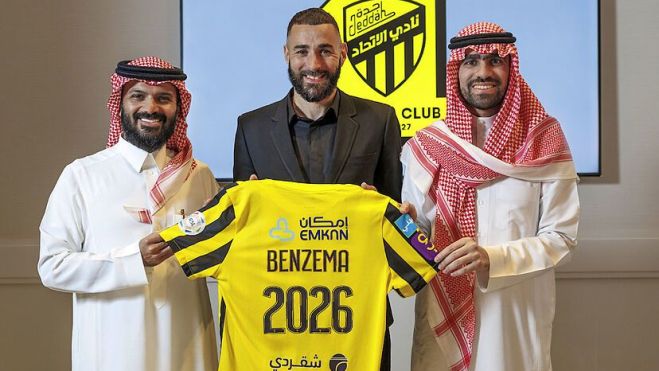 Karim Benzema en la presentación con su nuevo club Karim Benzema en la presentación con su nuevo club