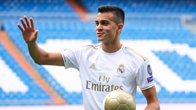 Reinier Jesús en su presentación con el Real Madrid Reinier Jesús en su presentación con el Real Madrid