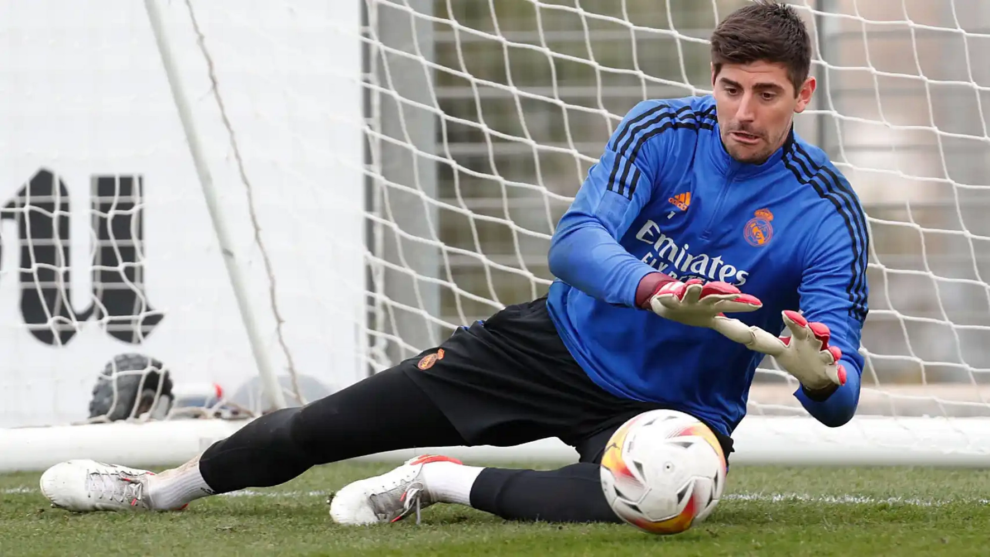 Courtois demuestra su autocontrol huye de la tentación y se machaca en vacaciones