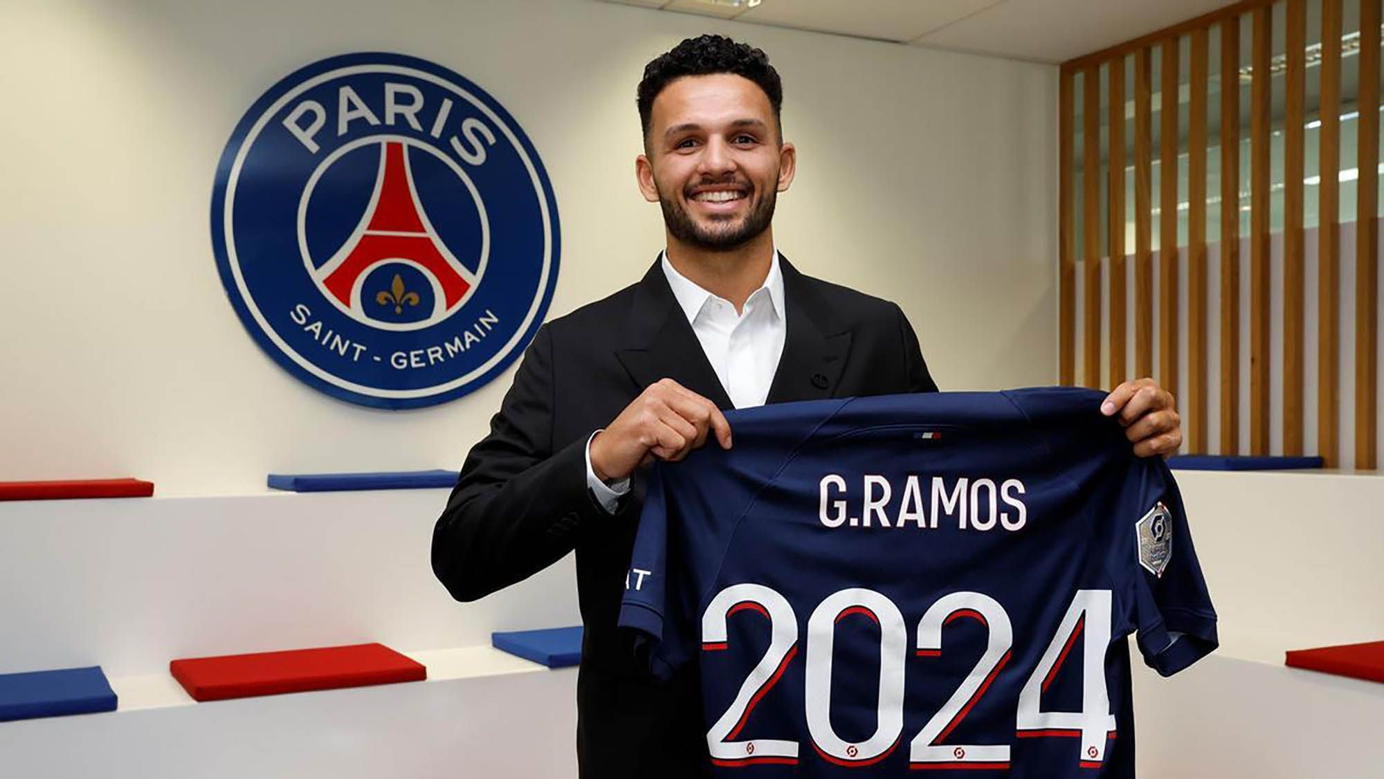 Tras Gonçalo Ramos, el PSG prepara otro fichaje bomba para la delanterano es Dembélé  Tras Gonçalo Ramos, el PSG prepara otro fichaje bomba para la delanterano es Dembélé