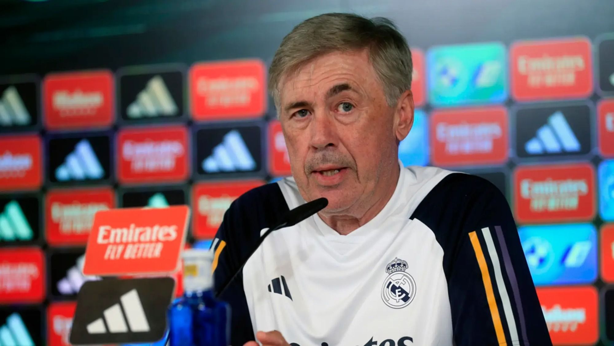 Ancelotti tira de ironía ante un periodista por Vinicius “Ha llorado 3 o 4 horas sin parar” Ancelotti tira de ironía ante un periodista por Vinicius “Ha llorado 3 o 4 horas sin parar”