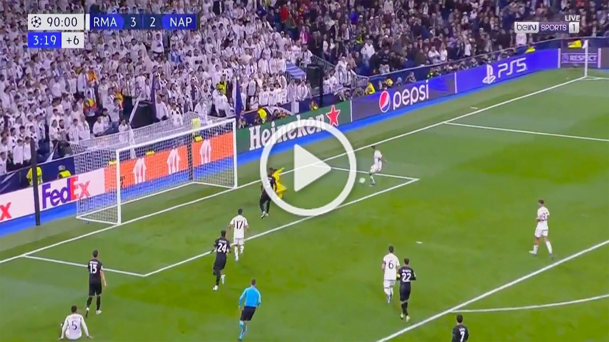 El curioso gesto de Joselu tras anotar el cuarto gol del Madrid ante el Nápolesel Bernabéu explotó de alegría