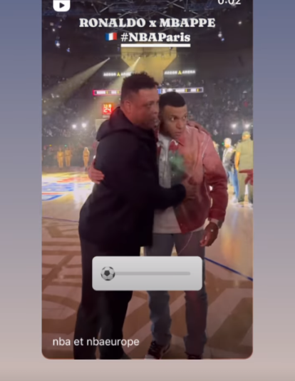Mbappé se abraza con Ronaldo Nazario Mbappé se abraza con Ronaldo Nazario