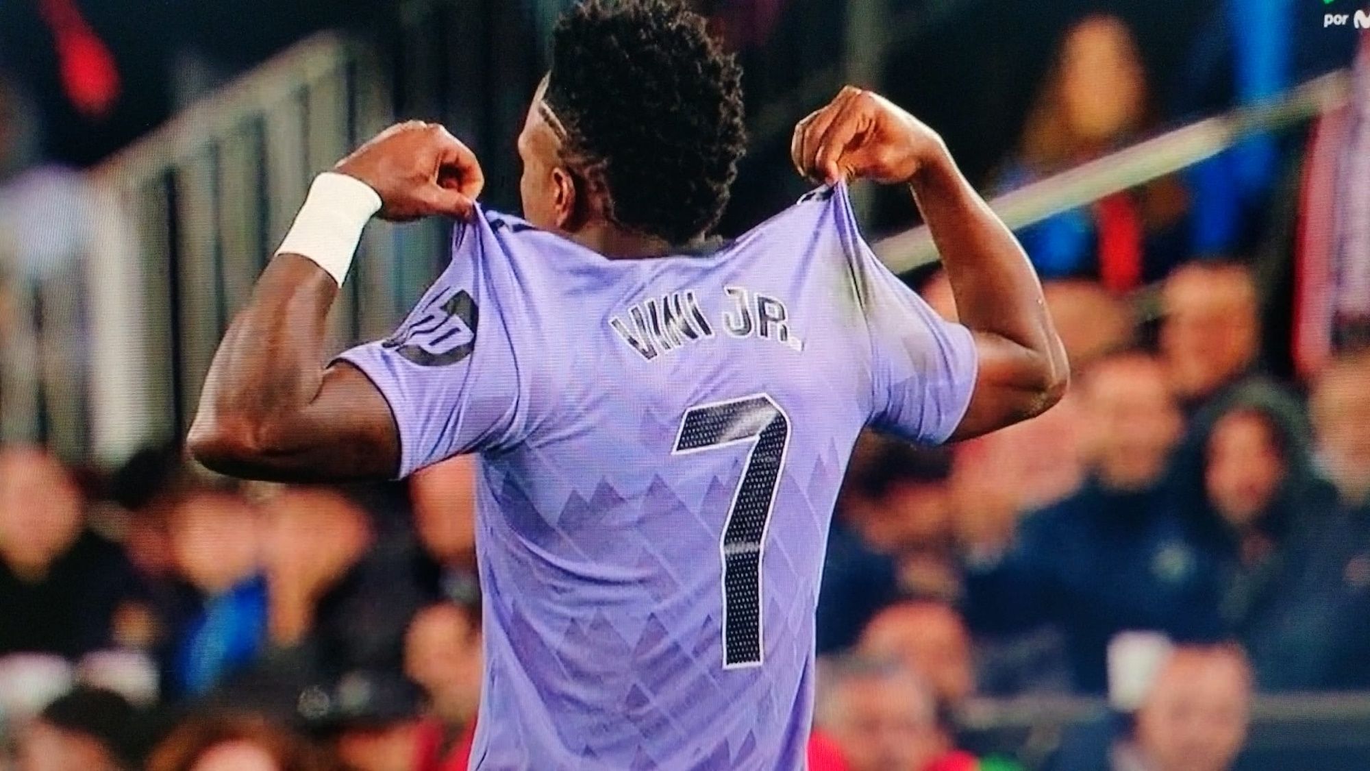 Vinicius empata el loco partido de Mestalla y lo celebra a lo grande zarpazo merengue