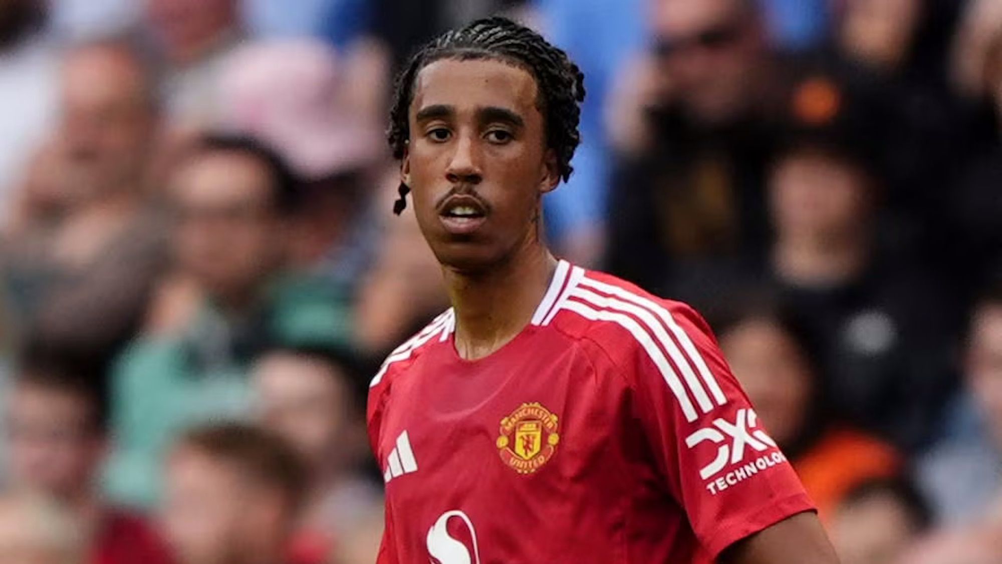 El Manchester United insiste tras Yoro preguntan por otro proyecto del Real Madrid