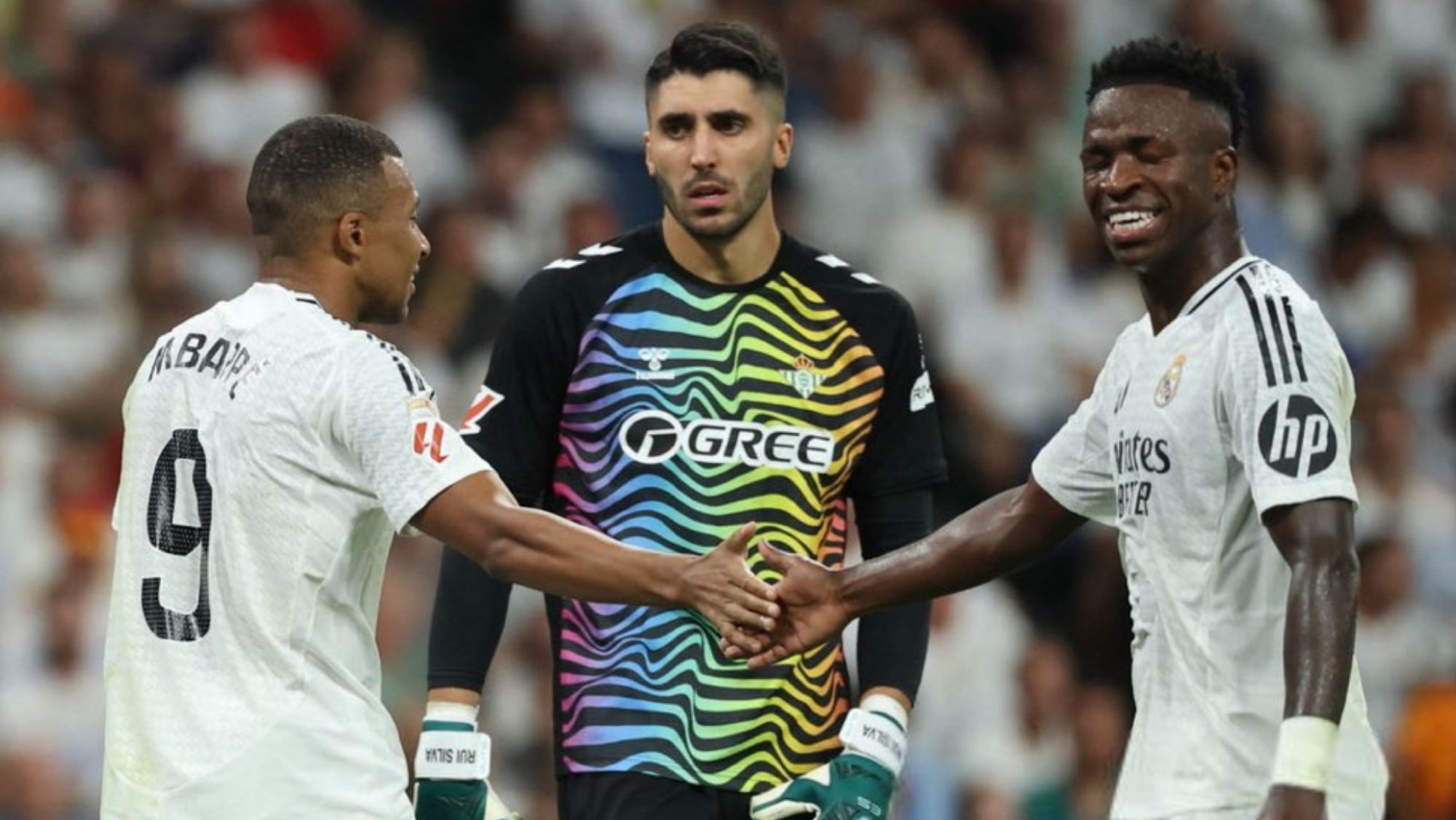 Vinicius desarma al antimadridismo, no hay debate: cede el penalti y lo celebra más que Mbappé