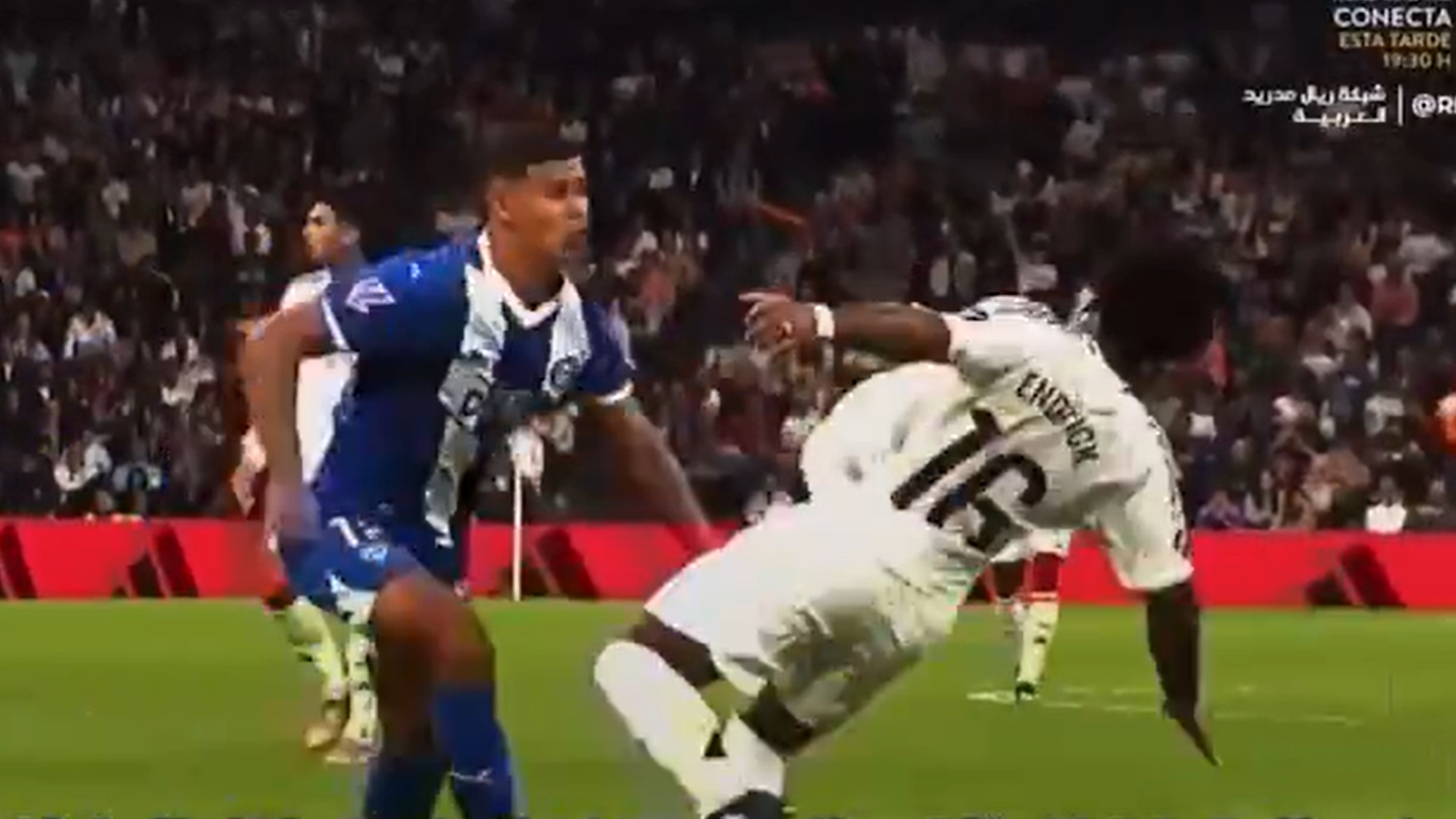 No se vio en TV la tremenda agresión que sufrió Endrick ante el Alavés antes de su amarilla