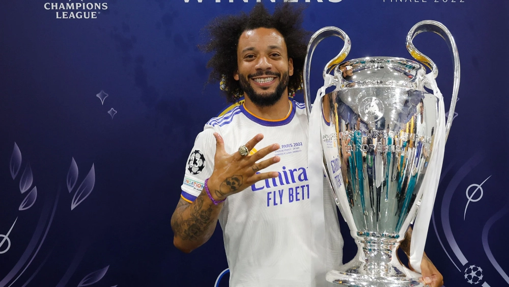 Marcelo Vieira con una de sus Champions League ganadas con el Real Madrid Marcelo Vieira con una de sus Champions League ganadas con el Real Madrid