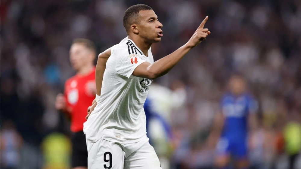 Mbappé celebrando su gol contra el Getafe ayer en el Bernabéu Mbappé celebrando su gol contra el Getafe ayer en el Bernabéu