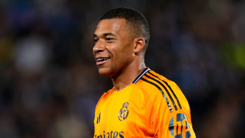Kylian Mbappé sonriente con el Real Madrid Kylian Mbappé sonriente con el Real Madrid