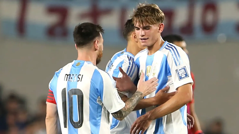 Nico Paz con Messi con Argentina Nico Paz con Messi con Argentina