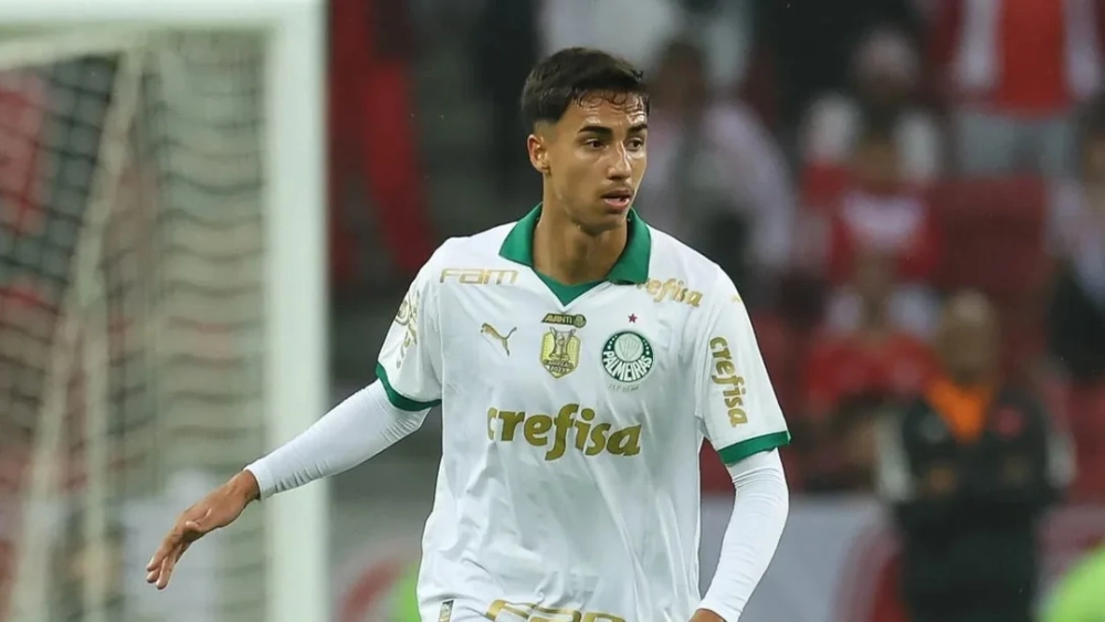 Vitor Reis durante un partido con el Palmeiras.  Vitor Reis durante un partido con el Palmeiras.