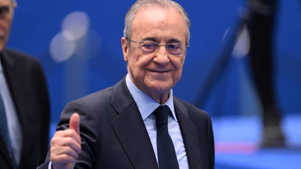 Florentino Pérez sonriendo y levantando el pulgar Florentino Pérez sonriendo y levantando el pulgar