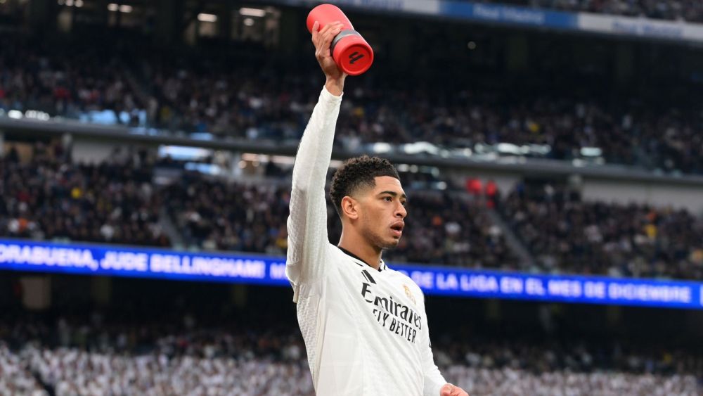Jude Bellingham con el premio a 'Mejor Jugador del Mes' de LaLiga. Jude Bellingham con el premio a 'Mejor Jugador del Mes' de LaLiga.