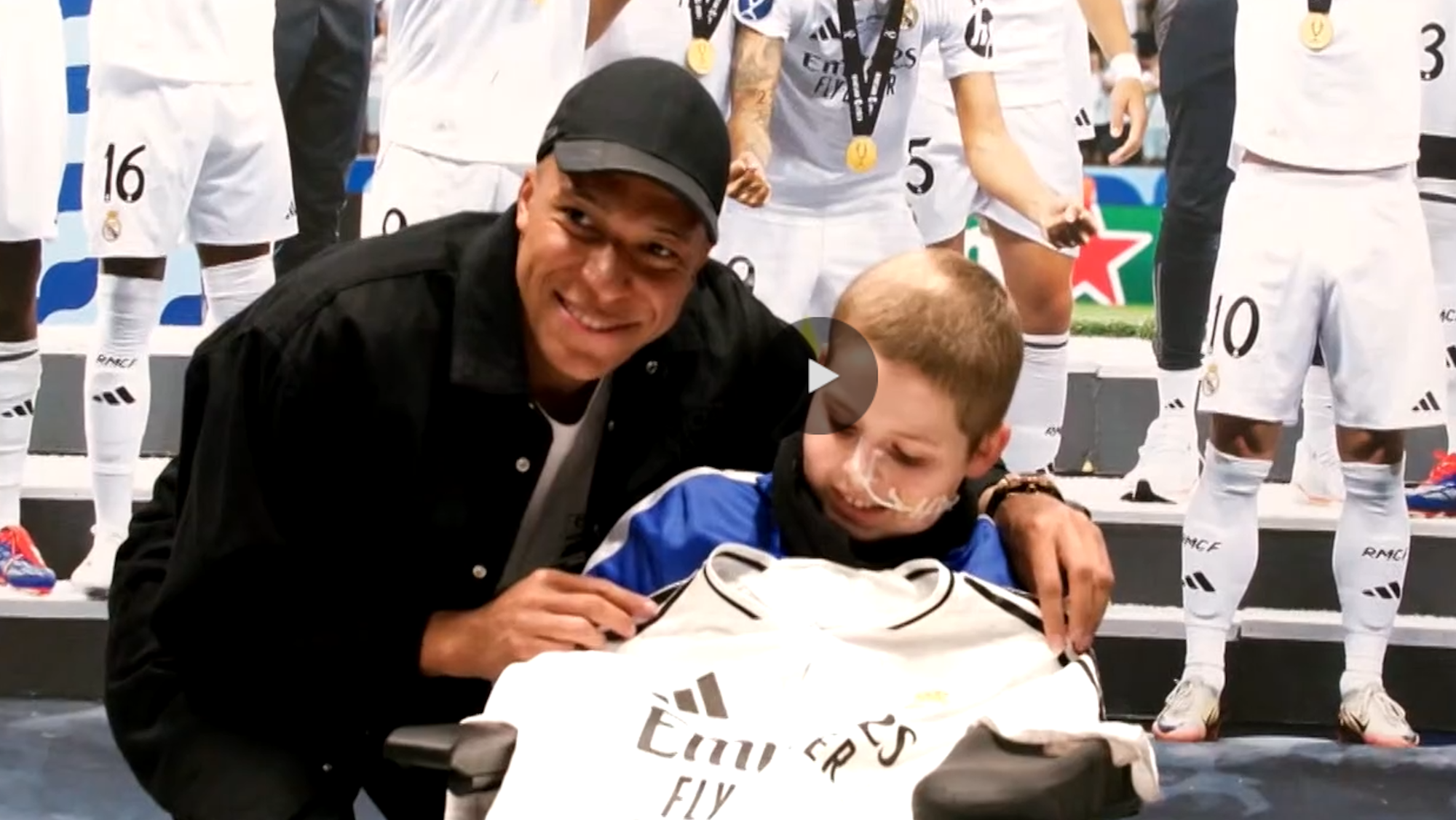 Mbappé con el niño enfermo