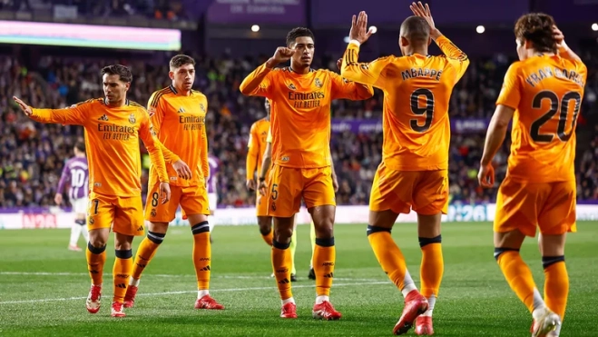 El equipo celebra el gol de Mbappé