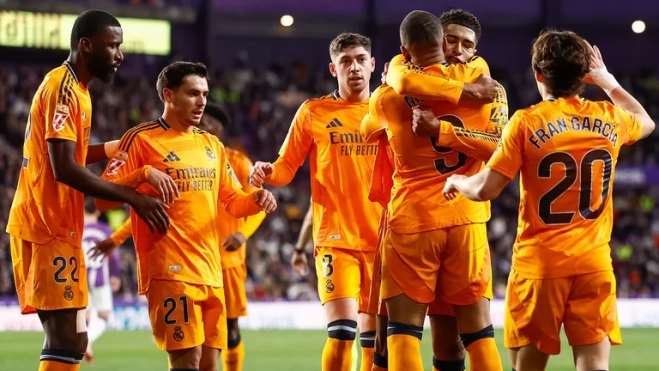 El equipo celebra el gol de Mbappé