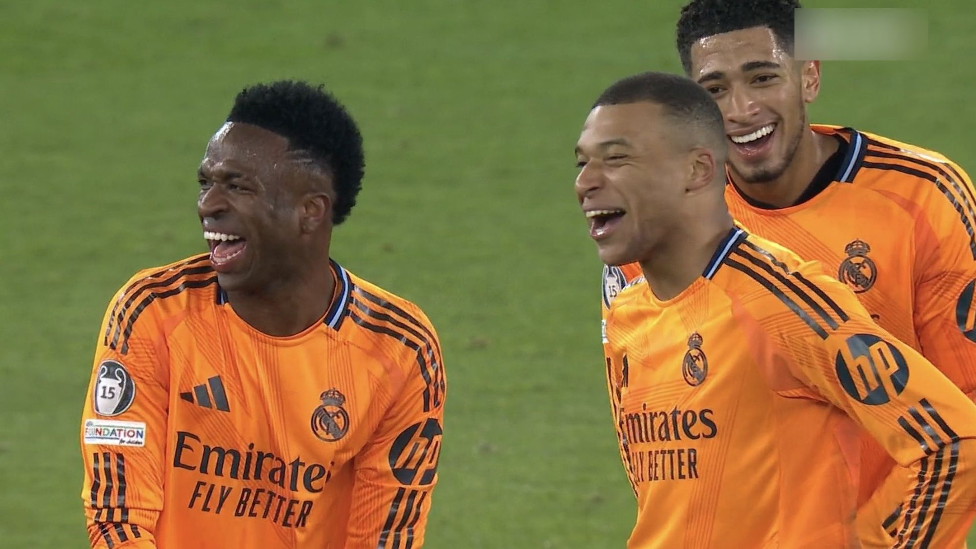 Vinicius, Bellingham y Mbappé riéndose del gol del Real Madrid