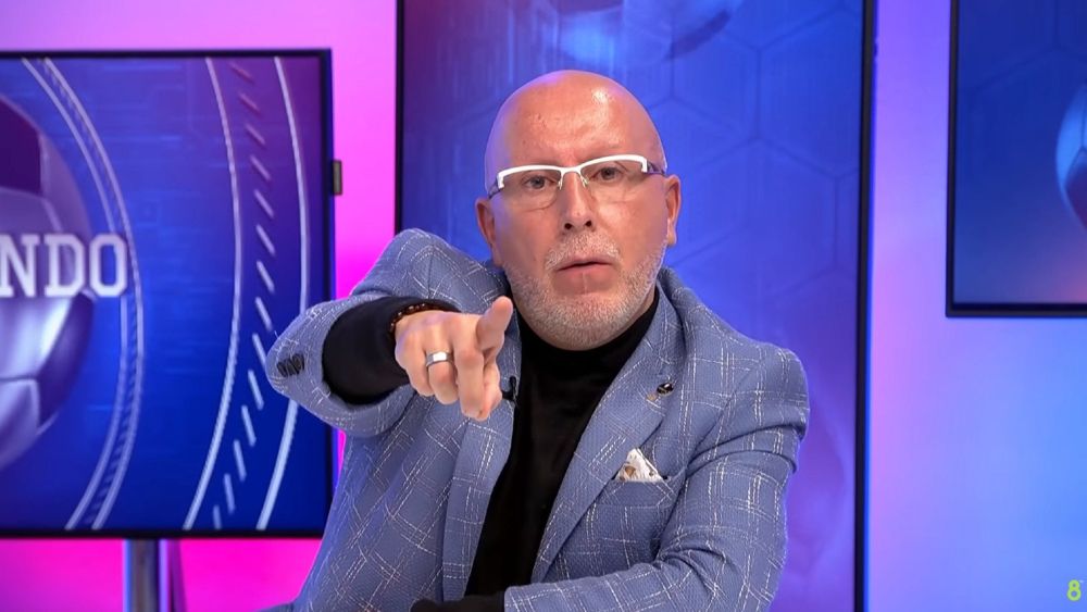 François Gallardo apuntando a la cámara