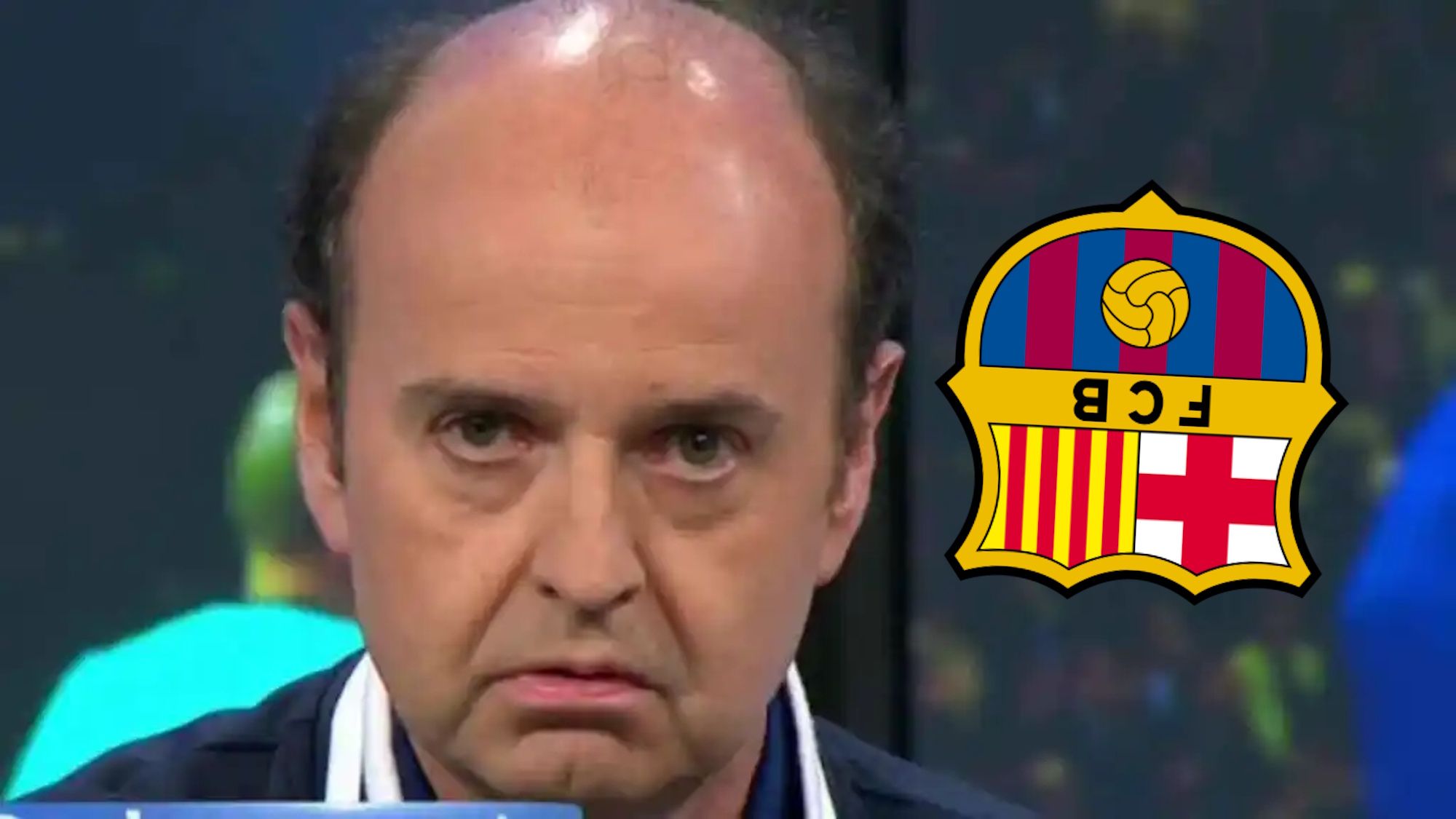 Juanma Rodríguez serio y escudo del Barça al revés
