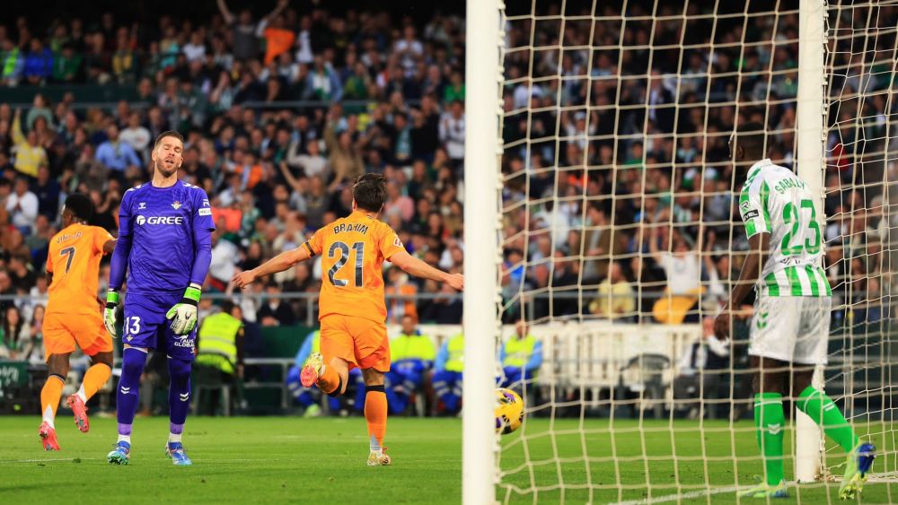 El Real Madrid se adelantó con un tanto de Brahim, pero el equipo fue de más a menos. El Real Madrid se adelantó con un tanto de Brahim, pero el equipo fue de más a menos.