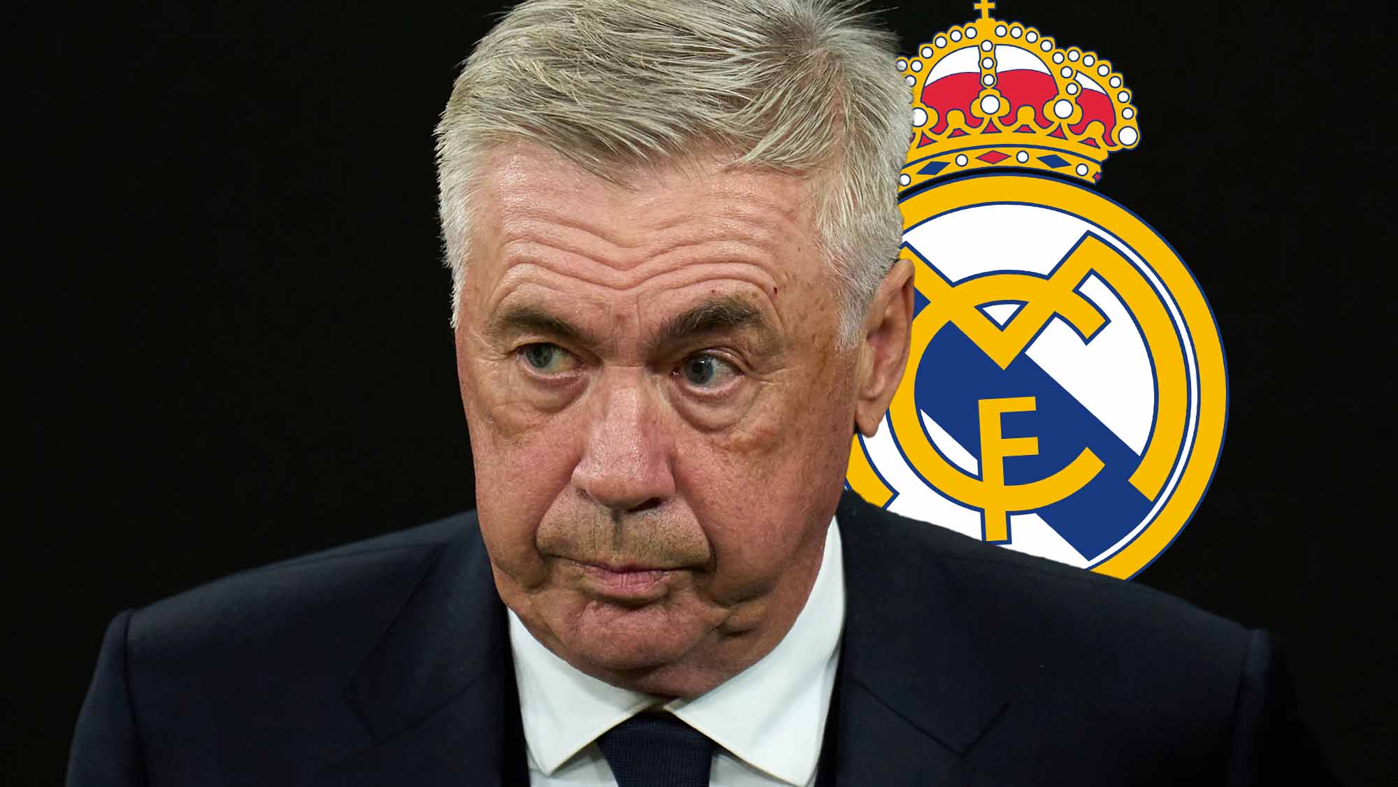 Ancelotti serio con escudo RM detrás
