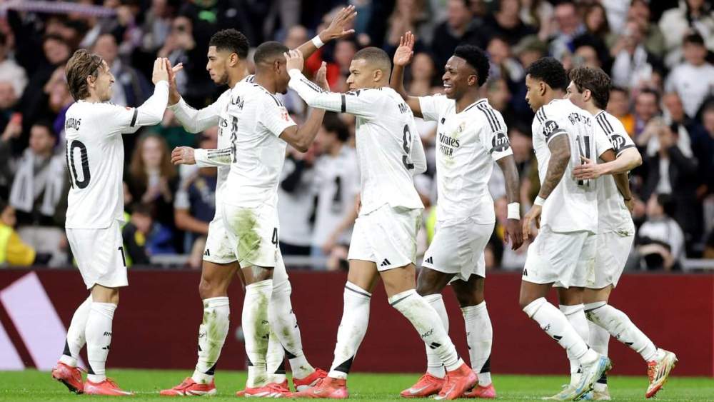 El Real Madrid venció al Rayo Vallecano (2-1) antes del derbi madrileño. El Real Madrid venció al Rayo Vallecano (2-1) antes del derbi madrileño.