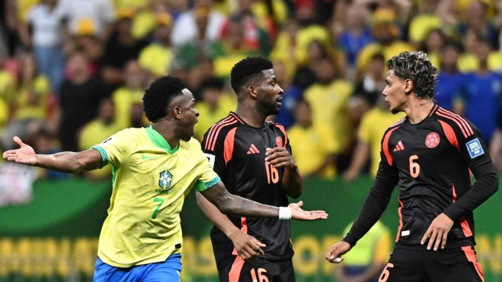 Vinicius reclamando con Brasil