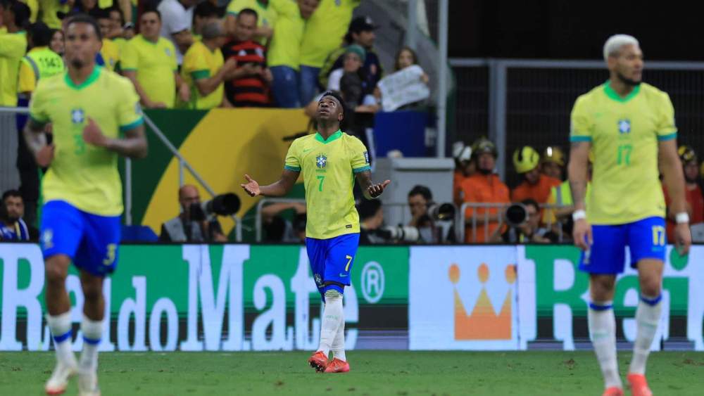 Vinicius celebrando su gol frente a Colombia