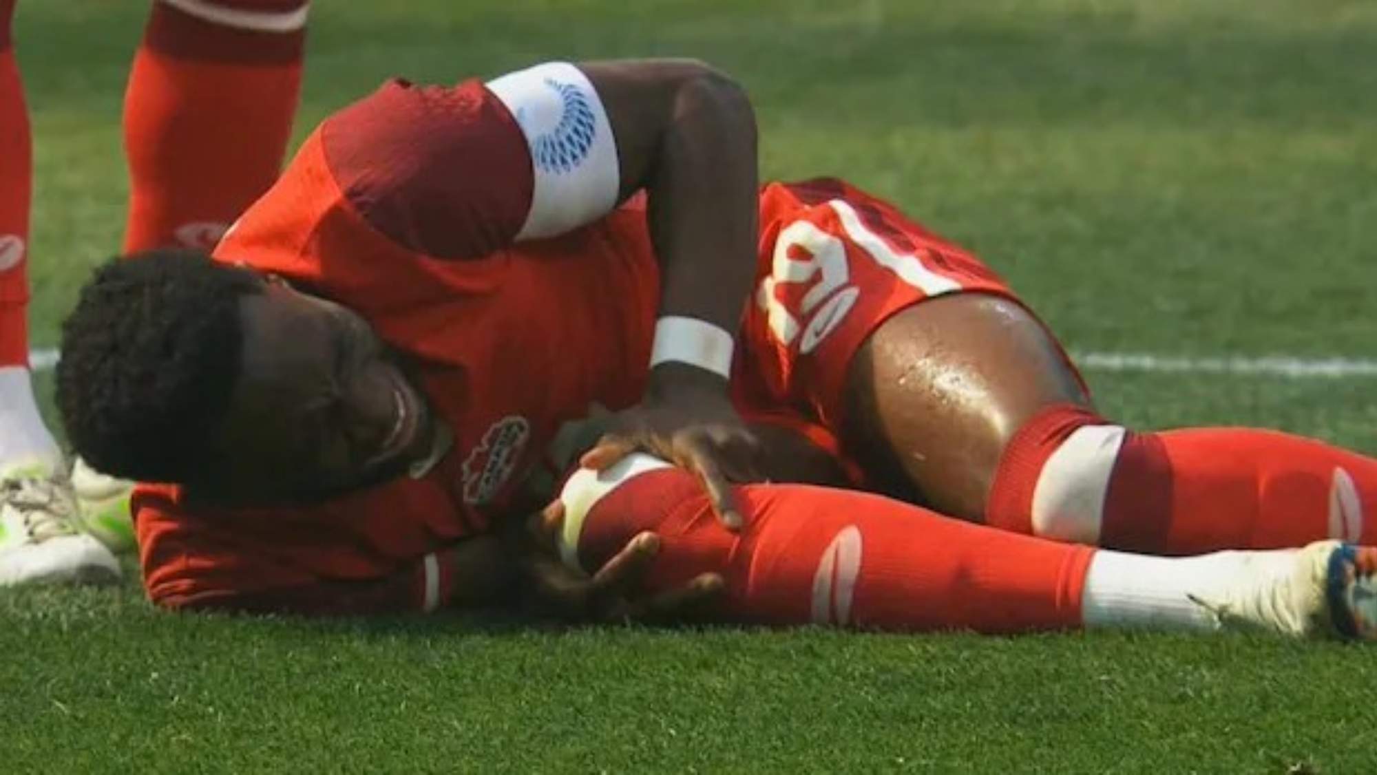 Davies se lesiona con Canadá Davies se lesiona con Canadá