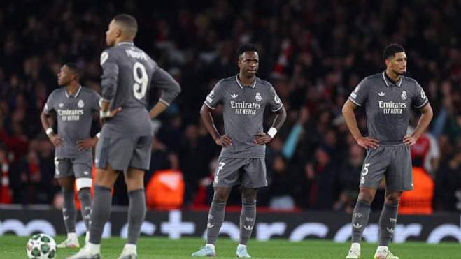 Jugadores del Real Madrid sobre el Emirates Stadium