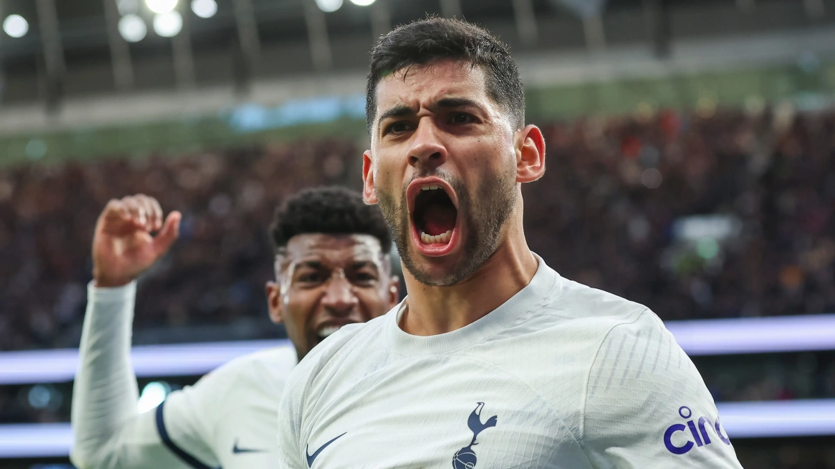 Cuti Romero con el Tottenham