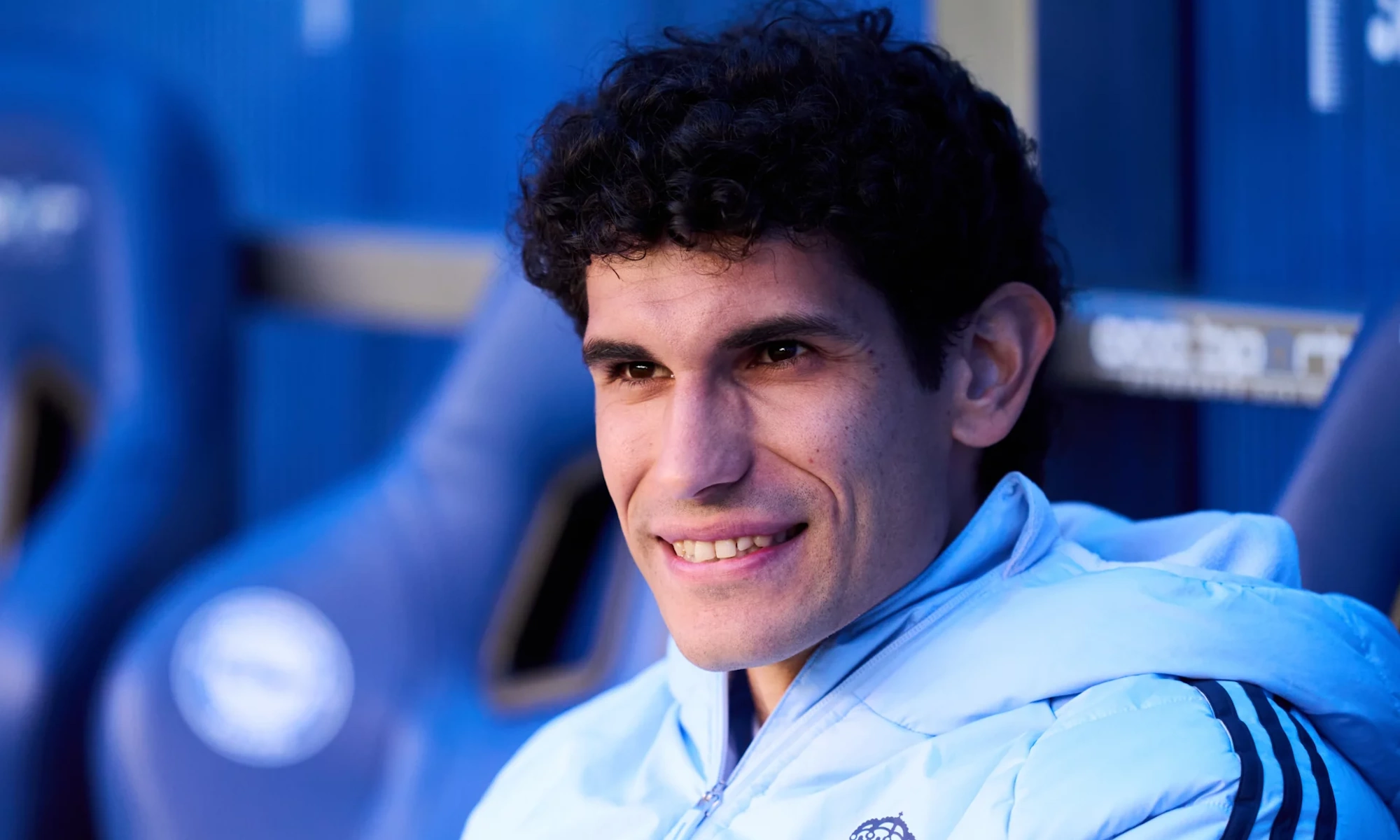 Jesús Vallejo en el banquillo con el Real Madrid