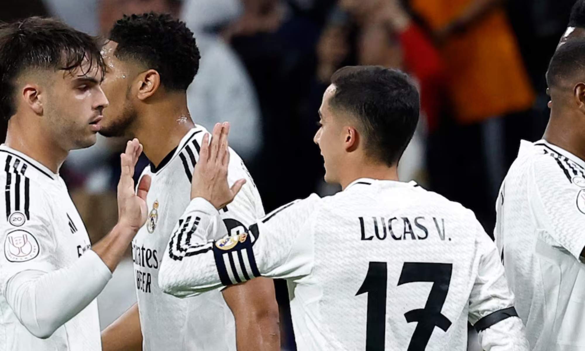 Varios jugadores del Real Madrid, celebrando un gol durante un partido de esta temporada.
