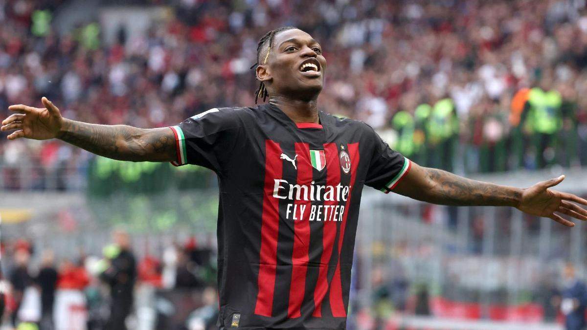 Rafael Leao celebrando un gol con el AC Milan