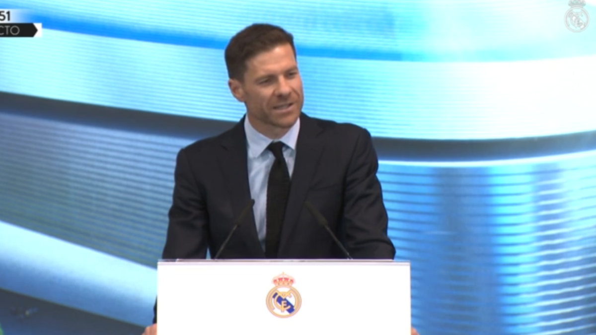 Xabi Alonso en el acto de presentación de Xabi Alonso hoy con el Real Madrid 4 Xabi Alonso en el acto de presentación de Xabi Alonso hoy con el Real Madrid 4