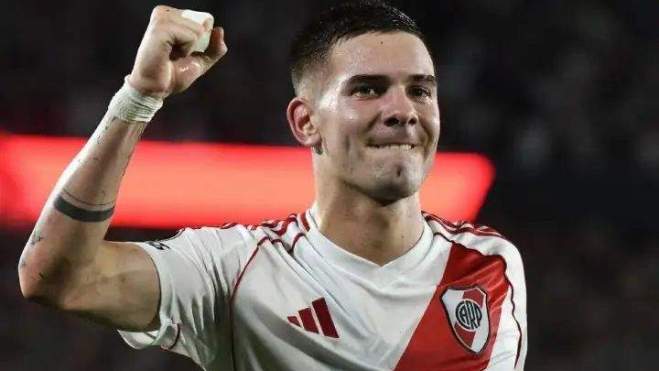 Mastantuono celebrando con River Mastantuono celebrando con River