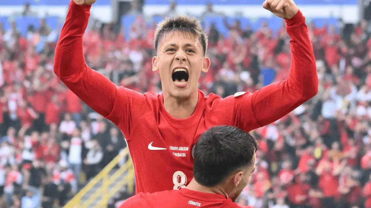 Arda Güler celebrando un gol con Turquía