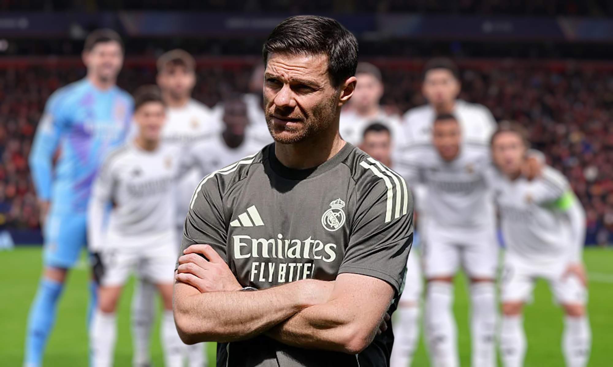 Xabi Alonso serio delante de un once