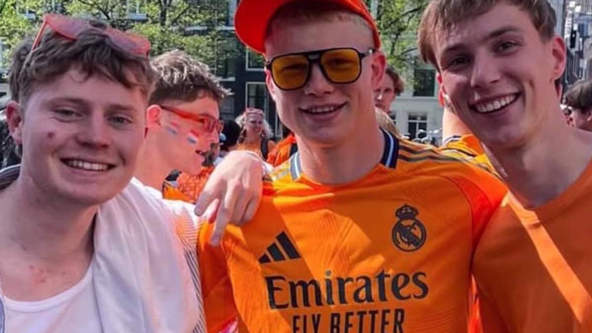 Kees Smit, en el centro, con la camiseta del Real Madrid