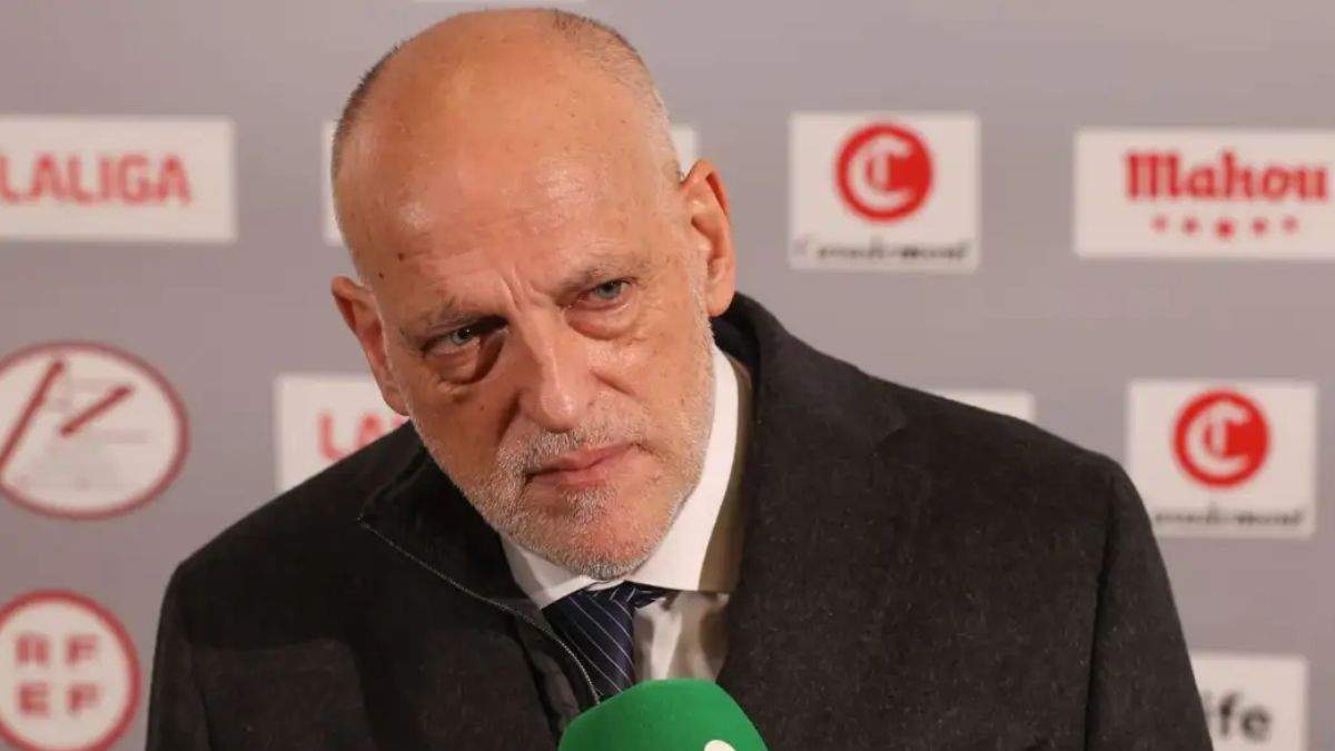 Javier Tebas atendiendo a los medios de comunicación