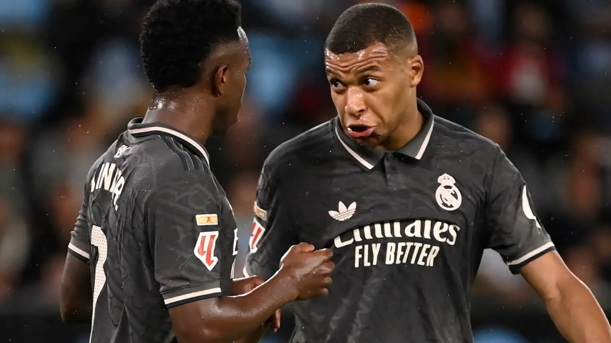 Vinicius y Mbappé en un partido del Real Madrid la temporada pasada