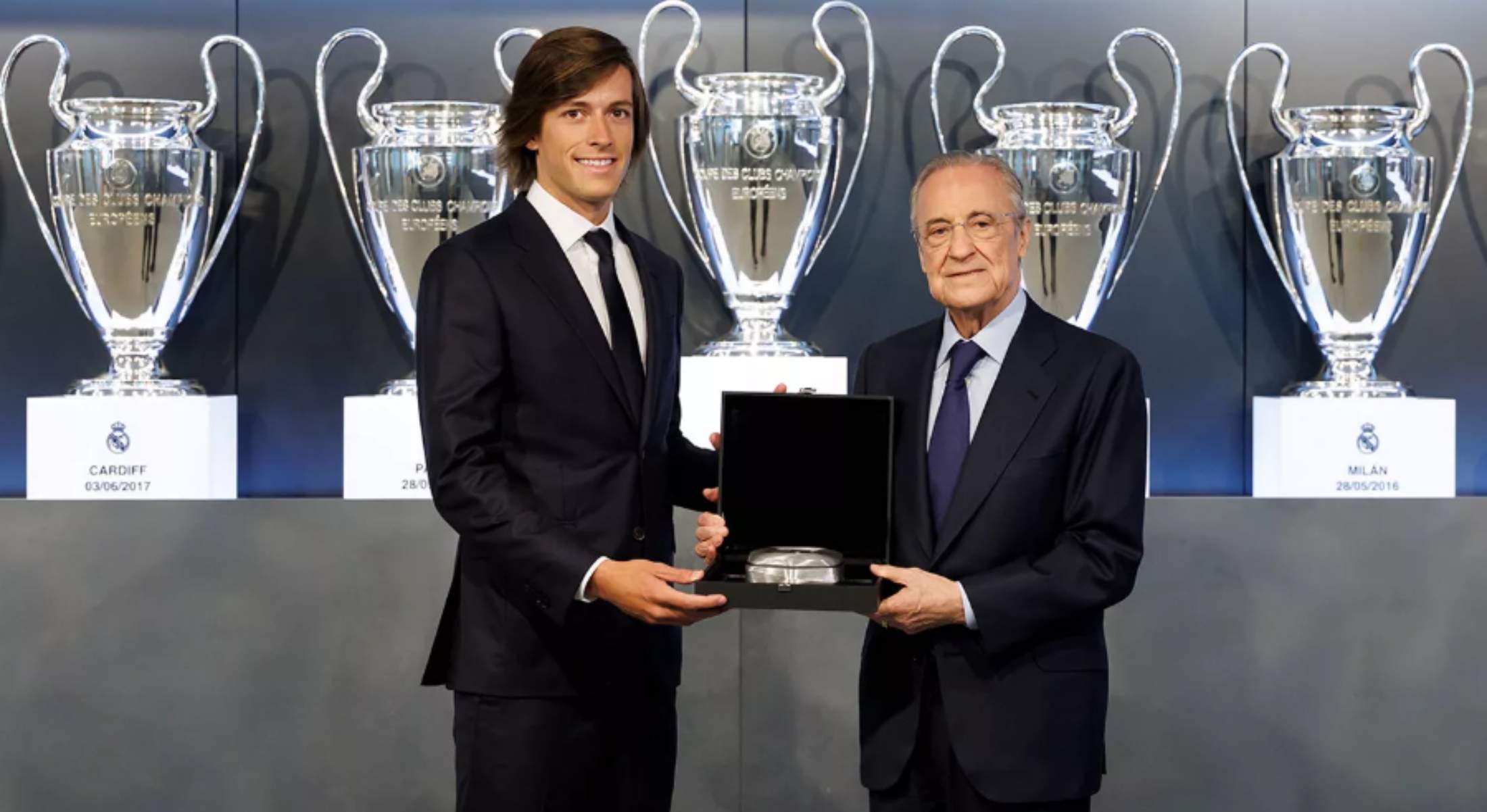 Zasca al Barcelona en la presentación de Álvaro Carreras