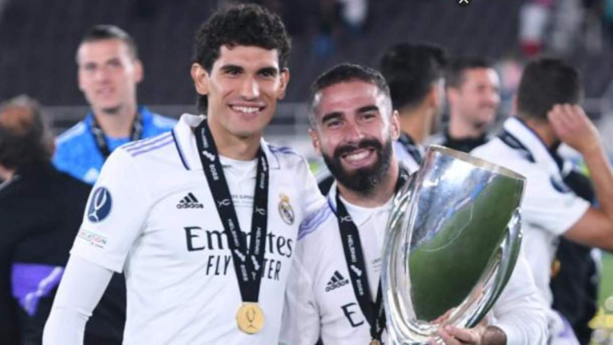 Vallejo y Carvajal celebrando una Supercopa de Europa