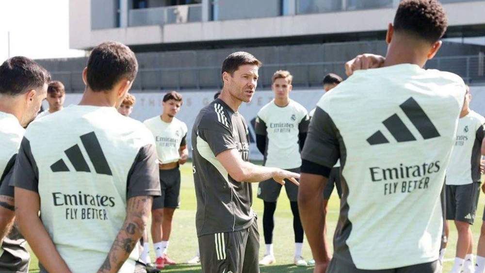 Xabi Alonso en un entrenamiento  Xabi Alonso en un entrenamiento