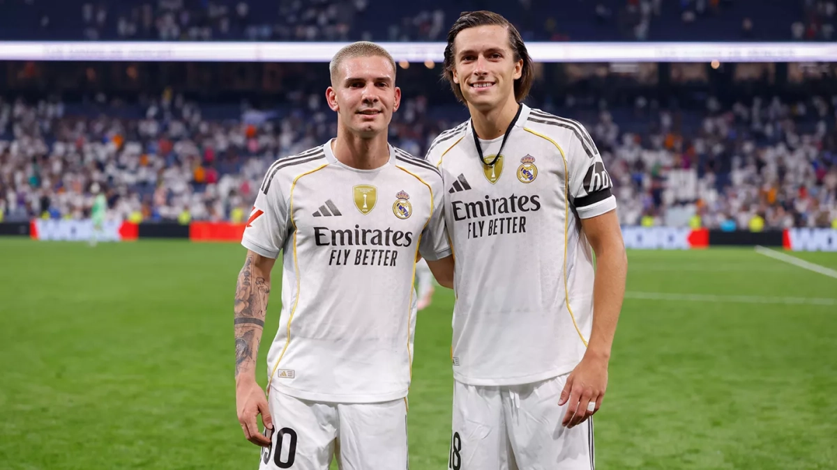 Álvaro Carreras y Franco Mastnatuono con el Real Madrid Álvaro Carreras y Franco Mastnatuono con el Real Madrid