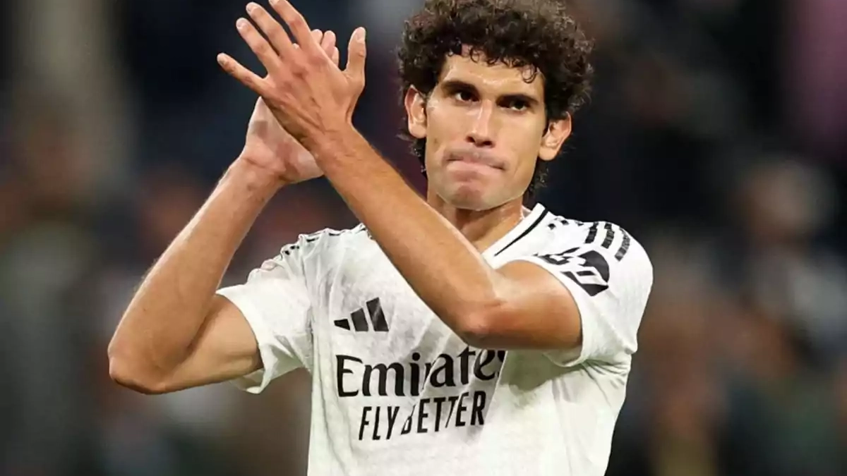 Vallejo aplaudiendo con el Real Madrid Vallejo aplaudiendo con el Real Madrid